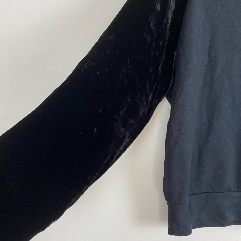 Velvet by Graham & Spencer Long Sleeve Crew Neck - Picture 2 of 6